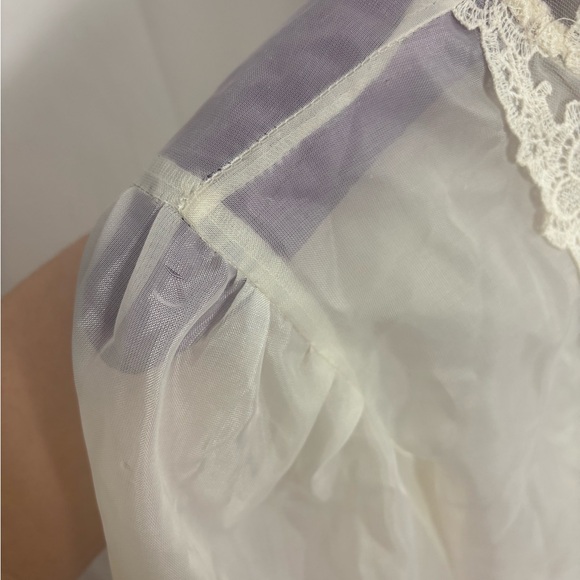 VTG Ivory Sheer Lace Pearl Button Puff Sleeve Victorian Blouse Size S/M - Picture 8 of 16